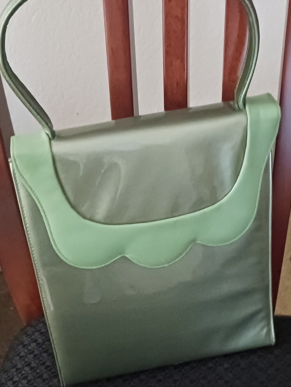 Lennox Vintage Green Vinyl Two Tone Scalloped Edge Satin Lined w/Coin Purse